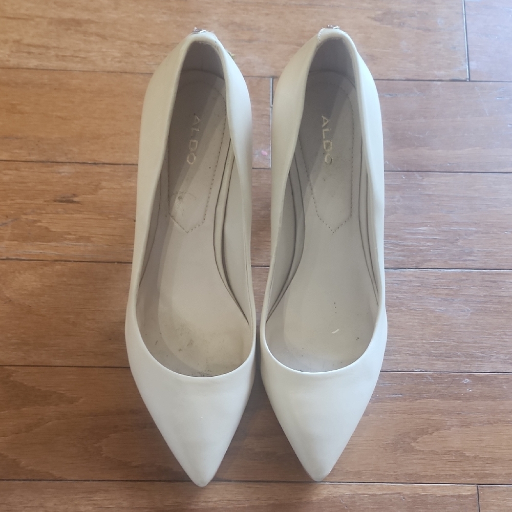 Beautiful Aldo Cream Heels Stilettos Pale Bone Color